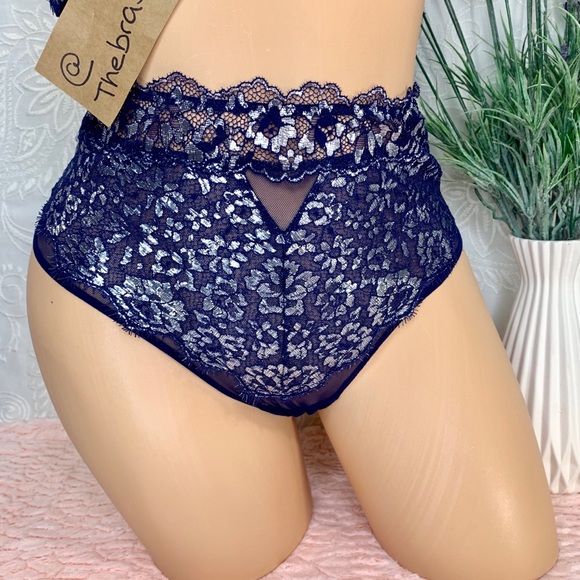 32D & Small Victoria’s Secret Unlined Bra Set - Picture 2 of 4